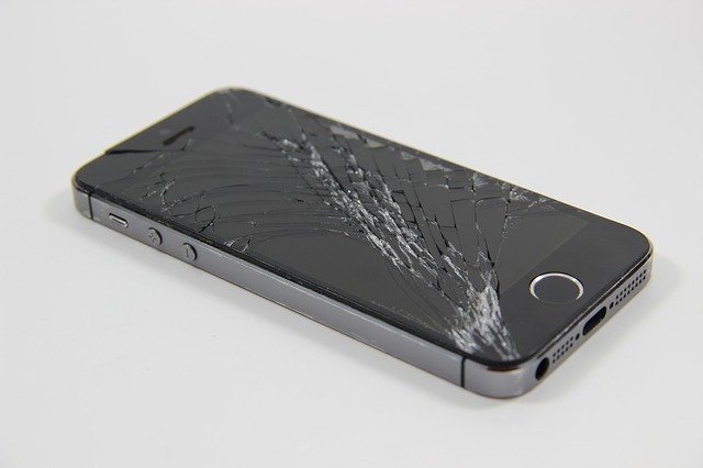 rozbity iphone